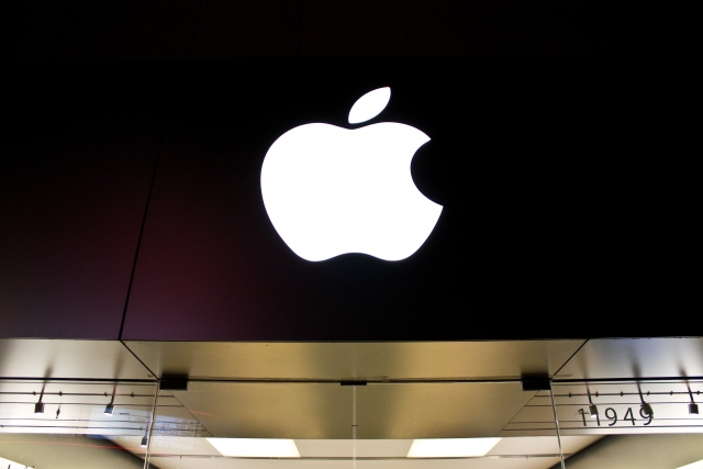 Apple 